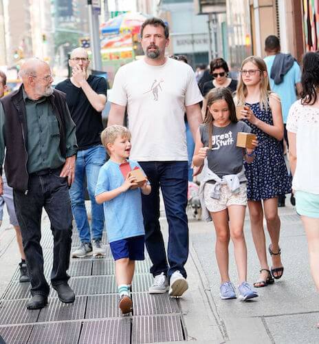 ben-affleck-takes-his-kids-and-his-father-to-lunch-and-then-a-cupcake-place-in-new-york-2