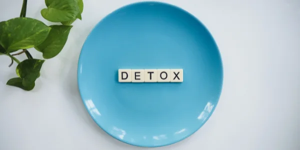 A plate with DETOX written on it