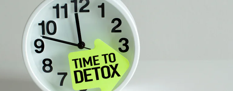 Time to detox written on a clock