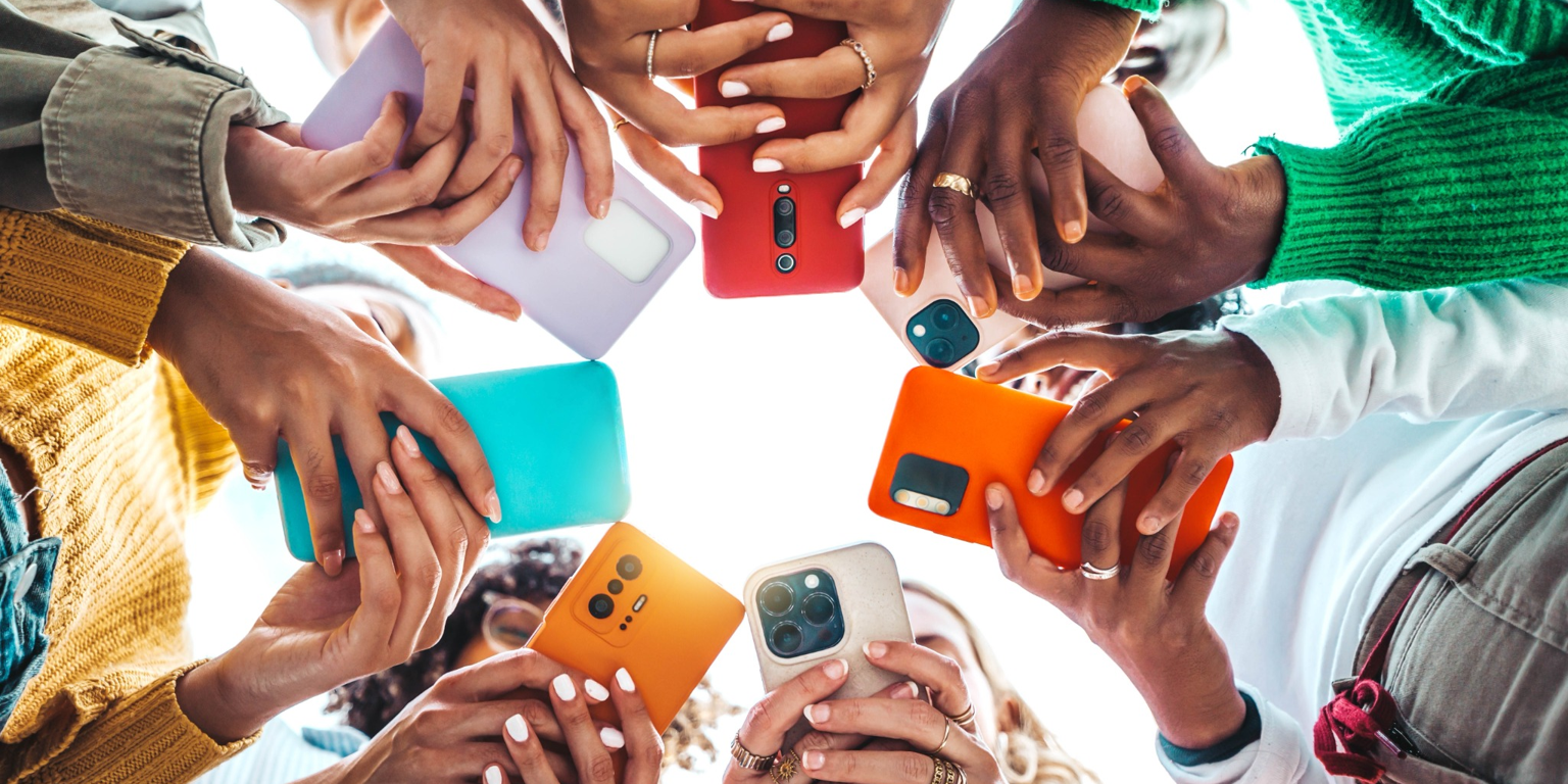 People all on phone showing addiciton People all on their phone due to addiction