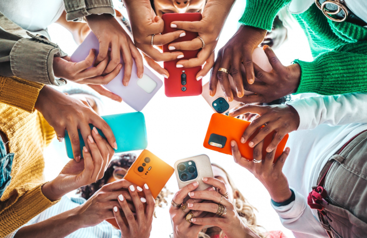 People all on phone showing addiciton People all on their phone due to addiction