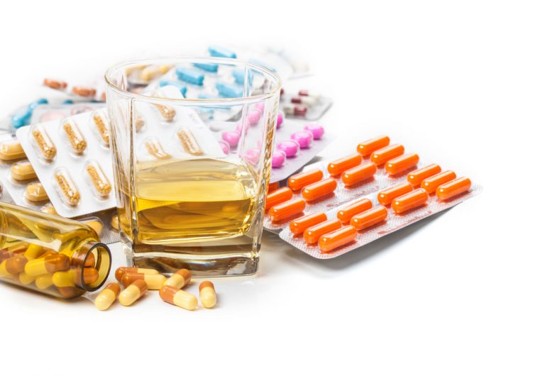 Nitrofurantoin and alcohol